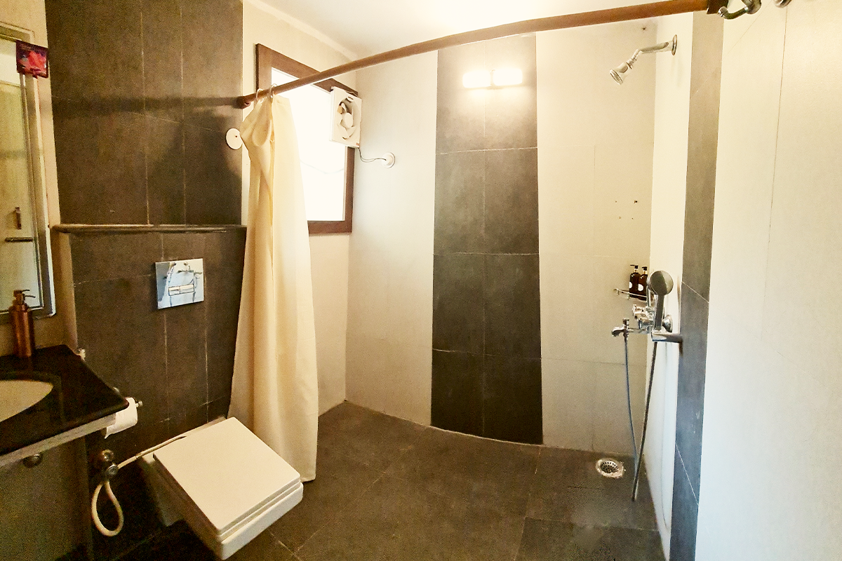 Treepie bathroom